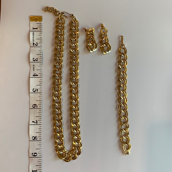 Vintage Monet Gold Tone Set (3) - Picture 7 of 8